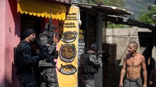 Bolsonaro felicita a la policía de Brasil por operativo con 28 muertos en favela de Río de Janeiro