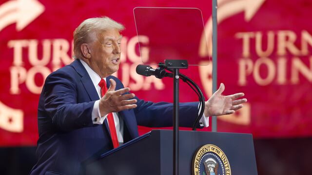 Trump honra a Charlie Kirk calificándolo como uno de “los más grandes patriotas” de EE.UU.