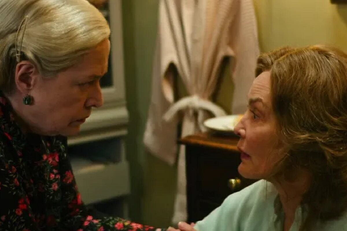 Edith Wilson (Kathy Bates) intenta convencer a Lillian Hall (Jessica Lange) de pensar en su salud en la película "The Great Lillian Hall" (Foto: HBO Filns)