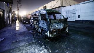Combi es incendiada en plena madrugada en el Callao