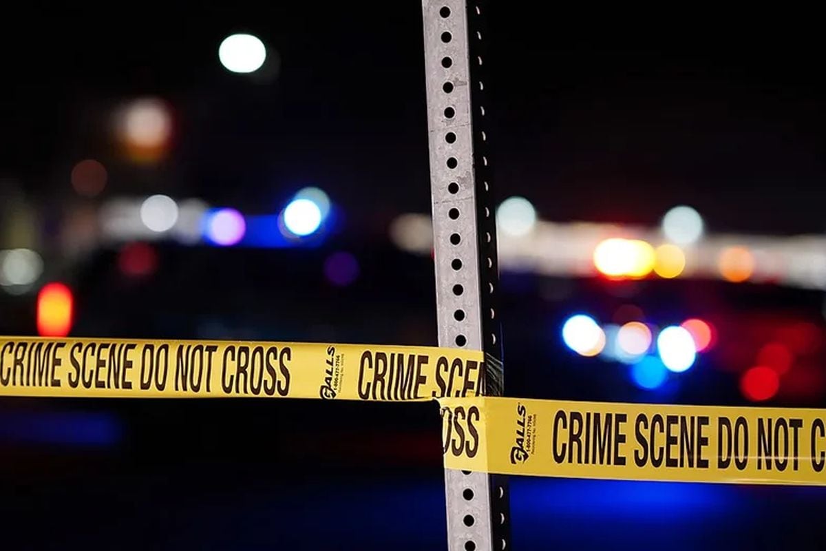 Fotografía de un área acordonada tras un tiroteo en EE.UU. Foto: EFE/Brendan Davis