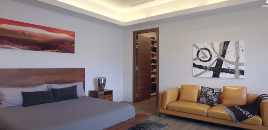 Los colores fueron elegidos por la cantante del género urbano (Foto: Architectural Digest México y Latinoamérica / Youtube)