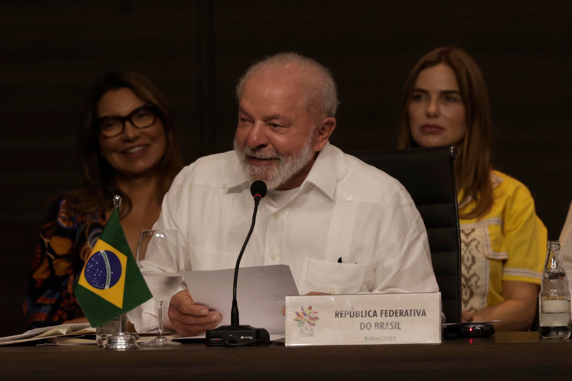 El presidente de Brasil, Luiz Inácio Lula da Silva, participa en la sesión de apertura de la Cumbre Amazónica hoy, en Belém (Brasil). EFE/ Antonio Lacerda