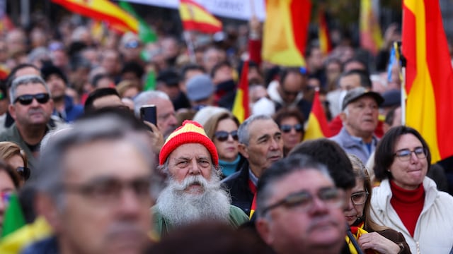 España: Miles de simpatizantes de Vox en las calles para protestar contra el Gobierno de Sánchez