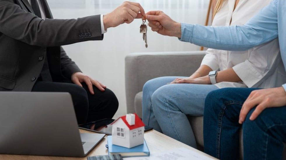 Instancias como Indecopi y la Defensoría del Cliente Inmobiliario (DCI) están disponibles para respaldar al comprador frente a incumplimientos o información poco clara. Foto: GEC.
