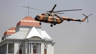 El presidente de Afganistán huyó con 4 autos y un helicóptero llenos de dinero, según Rusia