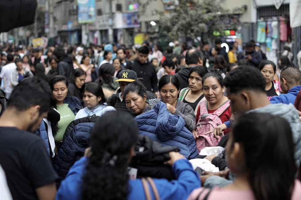 Recorrido en Gamarra, Mesa Redonda y Jirón de la Unión previas al día del Padre. (Foto: Joel Alonzo/ @photo.gec)