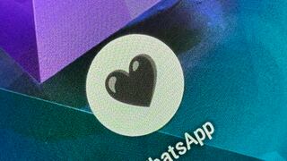 Cómo cambiar el ícono de WhatsApp por un corazón negro