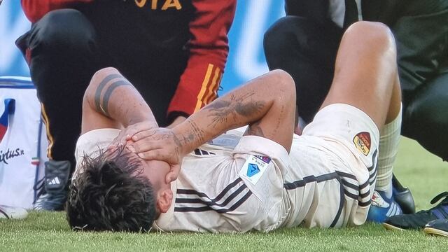 Se fue llorando: Dybala abandonó partido de Roma por lesión y es duda para Argentina | VIDEO