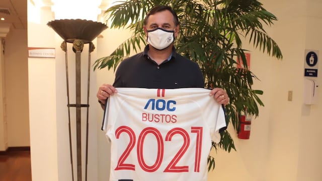 Ya está en el país: Carlos Bustos llegó al Perú y posó con camiseta de Alianza Lima | FOTO