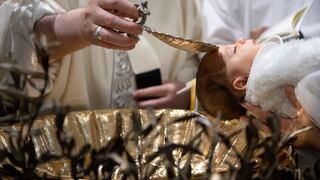 Papa Francisco bautizó a 32 niños y resaltó la importancia de hacerlo cuando son pequeños | FOTOS