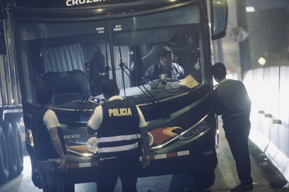 Delincuentes balean bus de Cruz del Sur. Foto: GEC