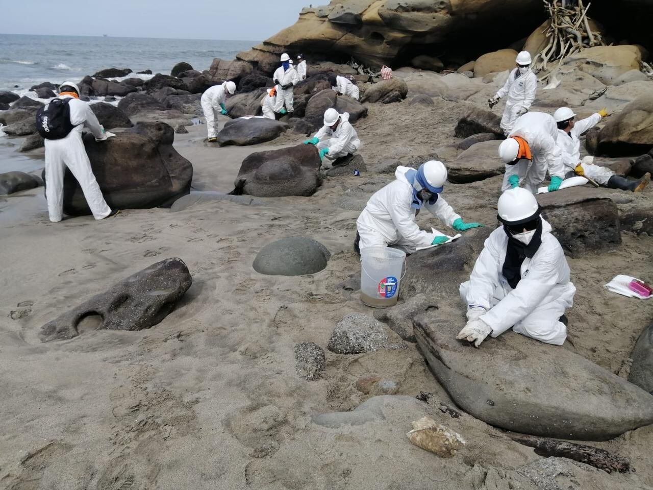 Petroperú asegura que continúa con el monitoreo de la zona afectada por el derrame de petróleo.