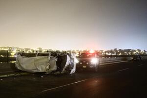 Chorrillos: delincuente roba combi, se despista y muere durante volcadura | VIDEO