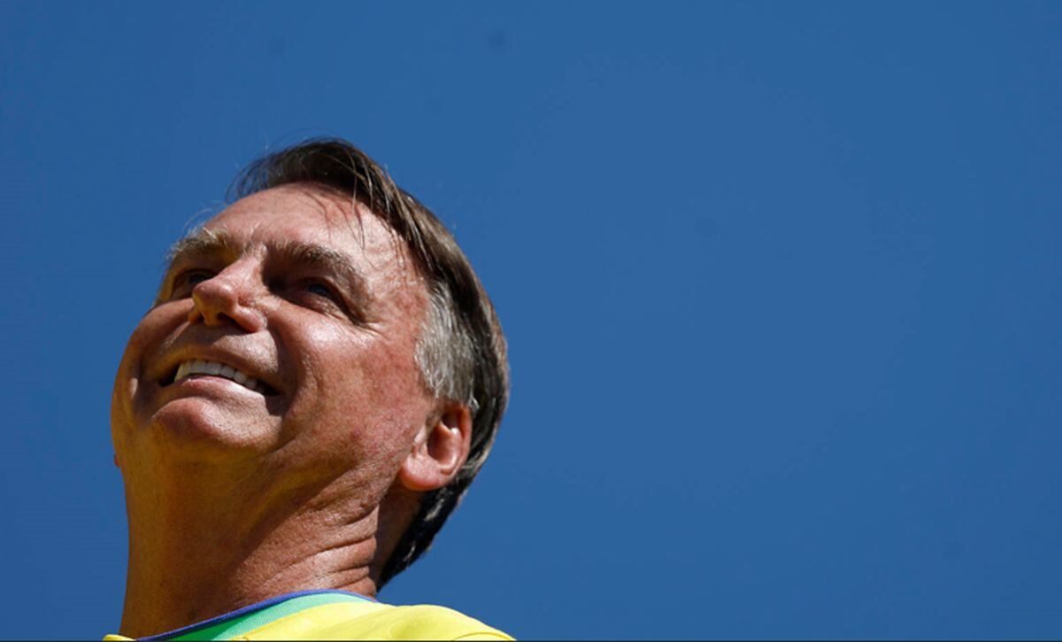 El expresidente brasileño Jair Bolsonaro participó en un acto multitudinario con simpatizantes el domingo 21 de abril en Río de Janeiro (Brasil) | Foto: EFE/ Antonio Lacerda
