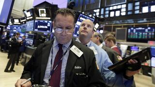 Wall Street cierra con indicadores mixtos afectado por guerra comercial