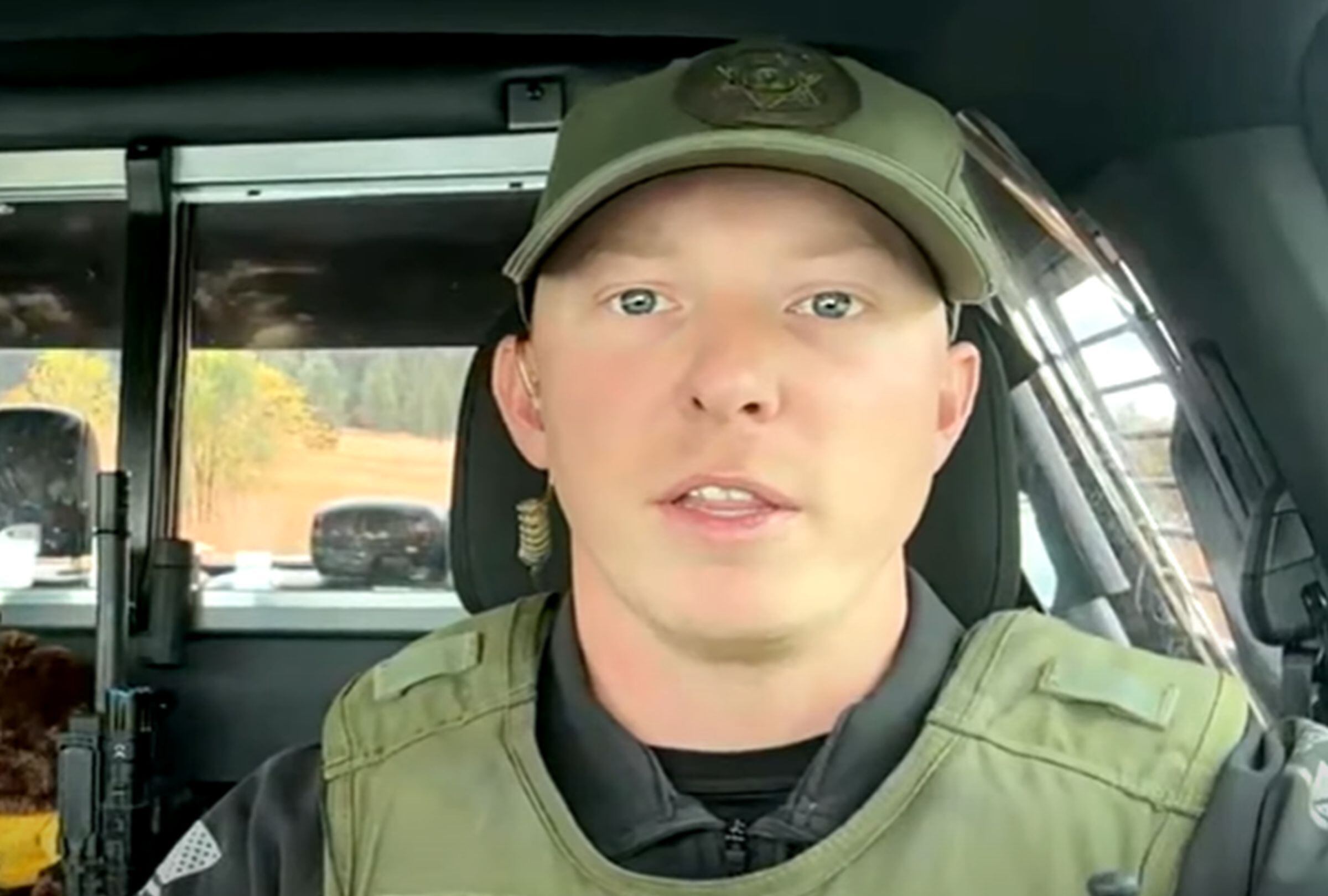 Esta imagen permite apreciar al agente de policía de Washington, Colton Wright. (Foto: Inside Edition / YouTube)