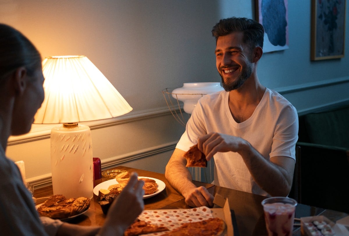 Un investigador de EE. UU. destacó la importancia de cuidar nuestra alimentación, ya que influye en la calidad del sueño. (Foto referencial: Freepik)