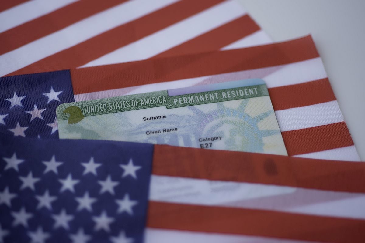 Los migrantes de 19 naciones podrían quedarse sin su Green Card (Foto: iStock)