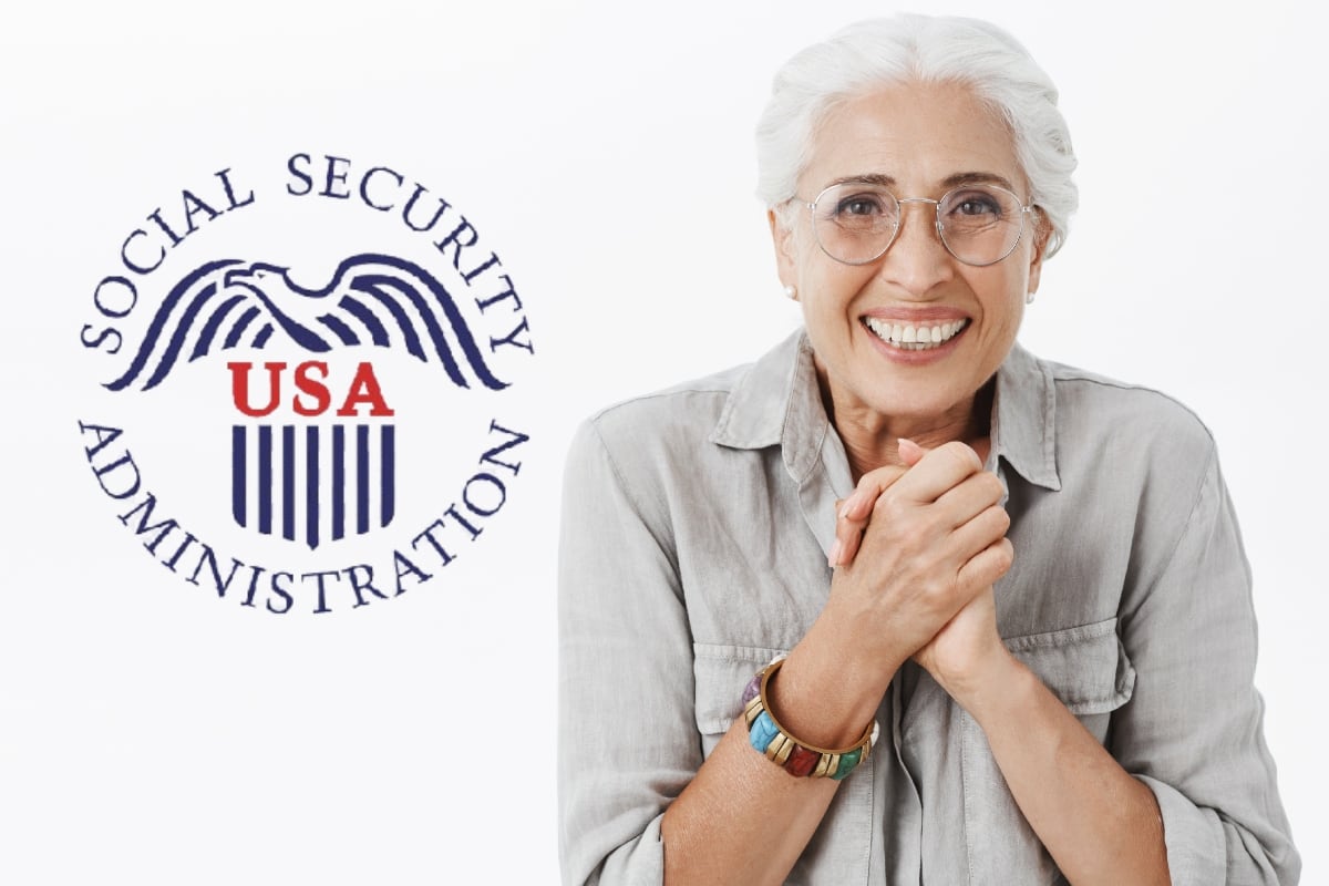 Una persona adulto mayor con las manos juntas sonriendo. (Foto: Freepik / SSA)
