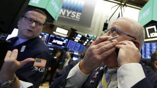 Wall Street cierra con ganancias tras alzas de Apple y JP Morgan
