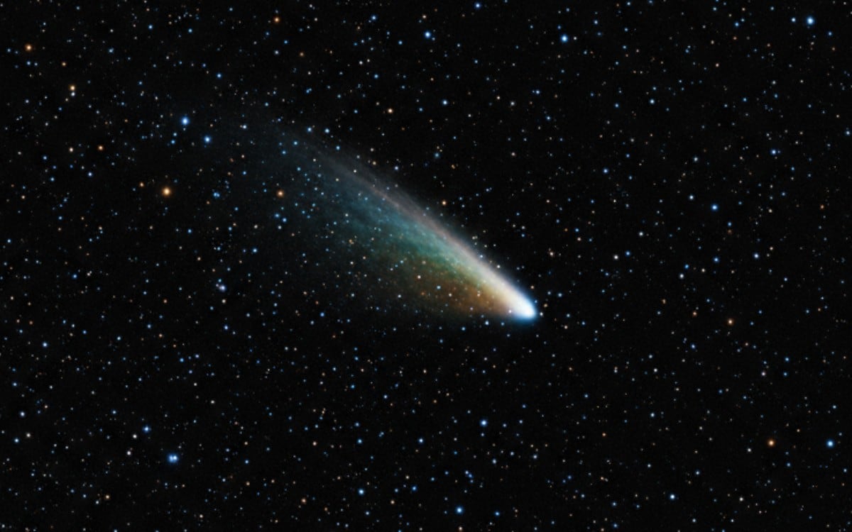 El cometa 3I/ATLAS sorprendió a los astrónomos por su origen interestelar y su velocidad superior a los 221.000 km/h. (Imagen creada por El Comercio MAG usando la IA de "Perplexity")