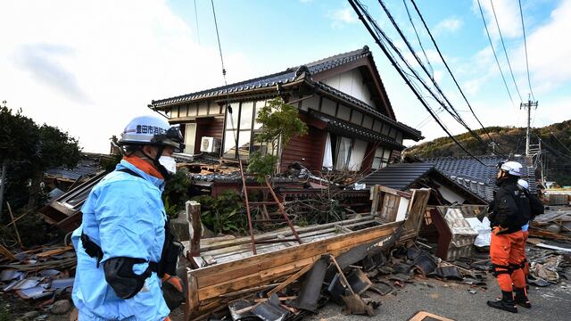 Lluvias dificultan rescate tras sismo que dejó 62 muertos en Japón