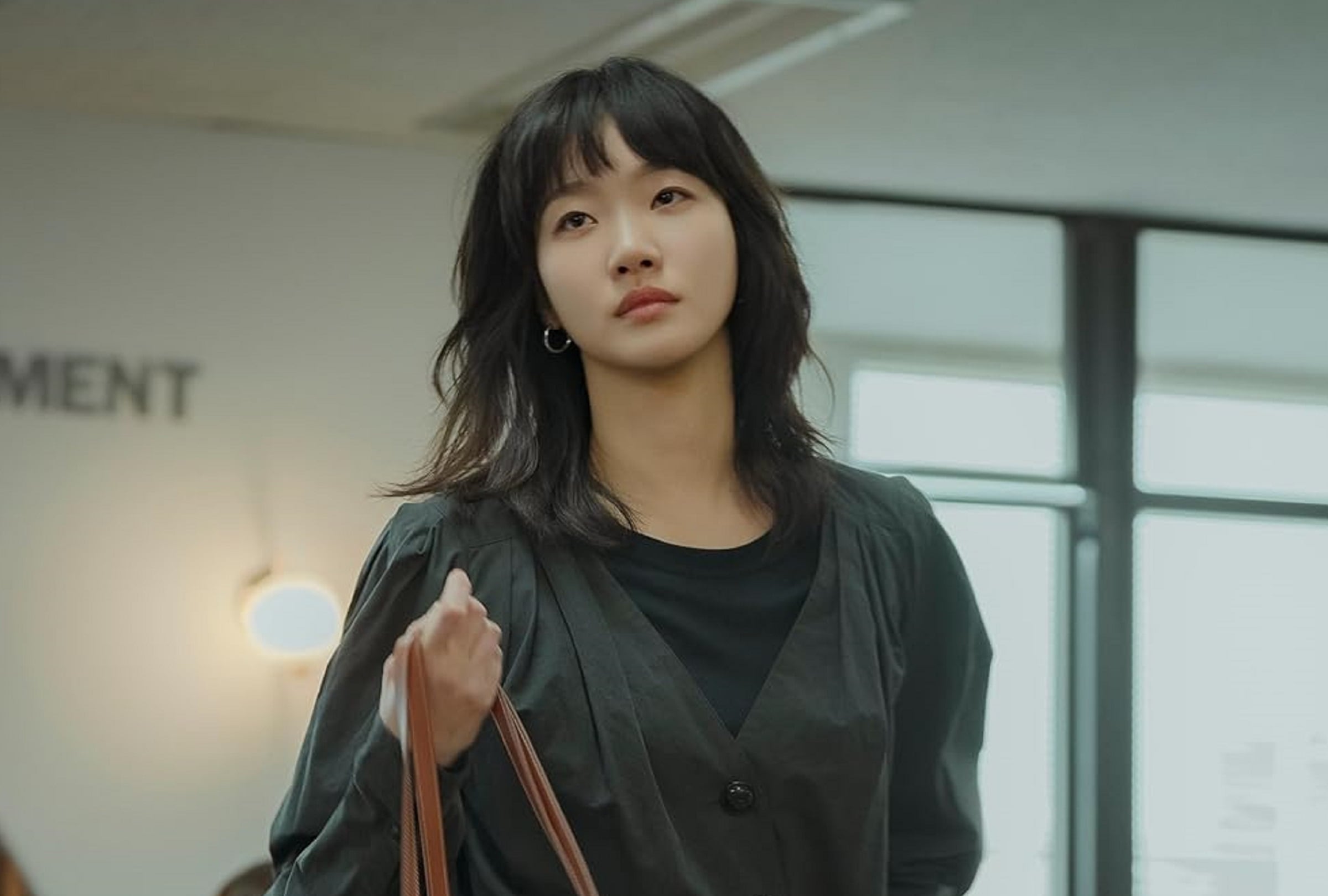 Kim Go-eun como Ryu Eun-jung, quien tiene celos de su mejor amiga, en la serie surcoreana "Tú y todo lo demás" (Foto: Netflix)