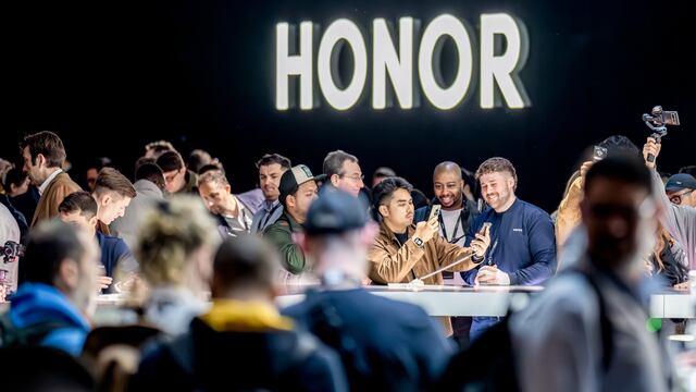 MWC 2024: Honor anuncia que este año lanzará su nuevo smartphone con plegado vertical