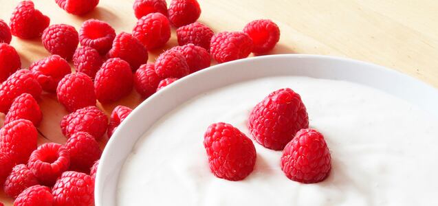 ¿Cuánto tiempo puede durar un yogur abierto en la nevera?