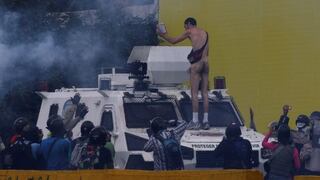Venezuela: El 'Opositor desnudo' llama "acomplejado" a Maduro