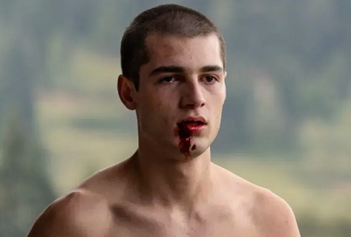 Juan Pablo Fuentes interpreta a Xavier, uno de los protagonistas de “Príncipes salvajes”, quien comete sus crímenes con impunidad (Foto: Netflix)