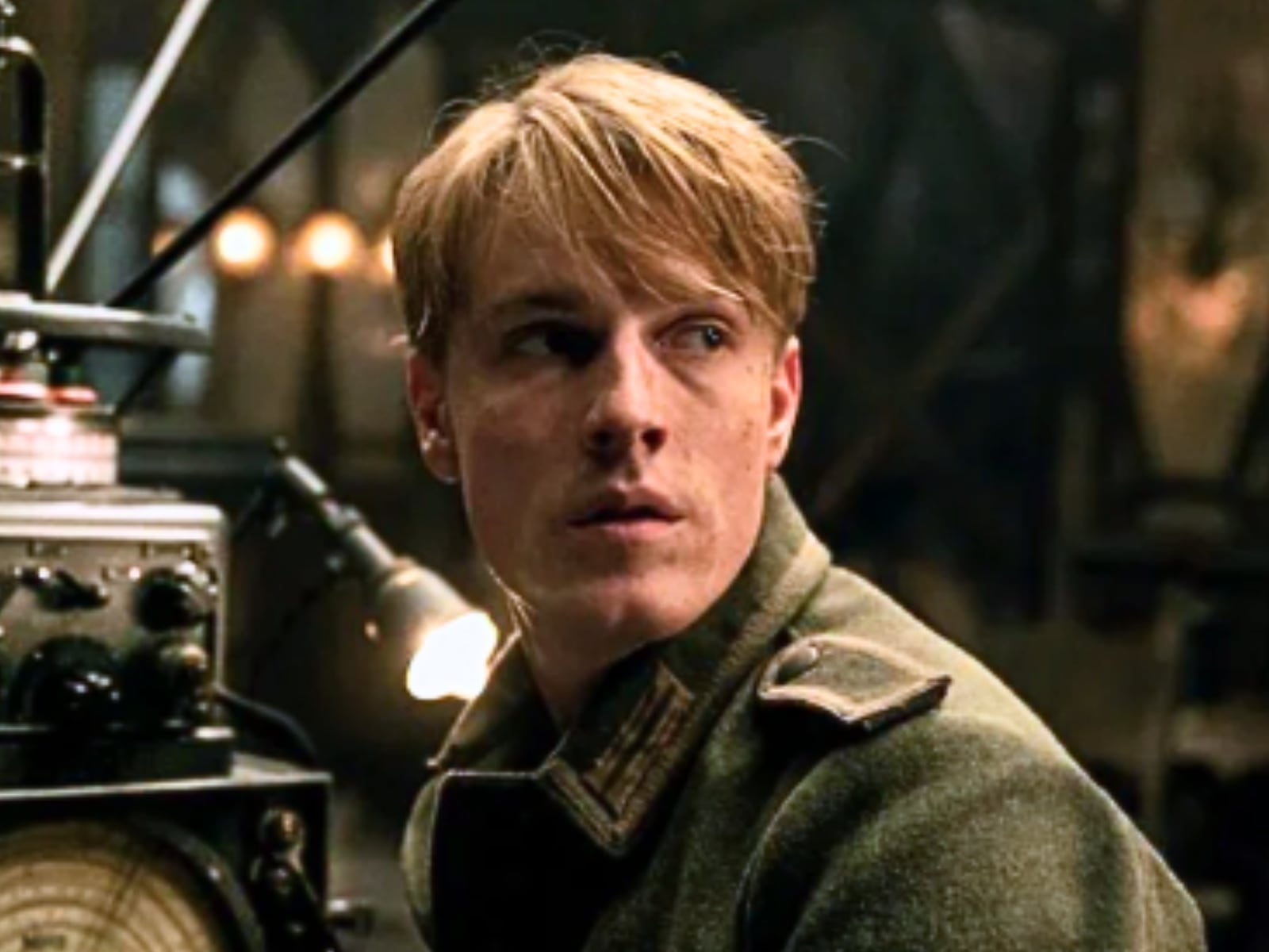Louis Hofmann interpreta al soldado alemán Werner Pfennig en “La luz que no puedes ver” (Foto: Netflix)