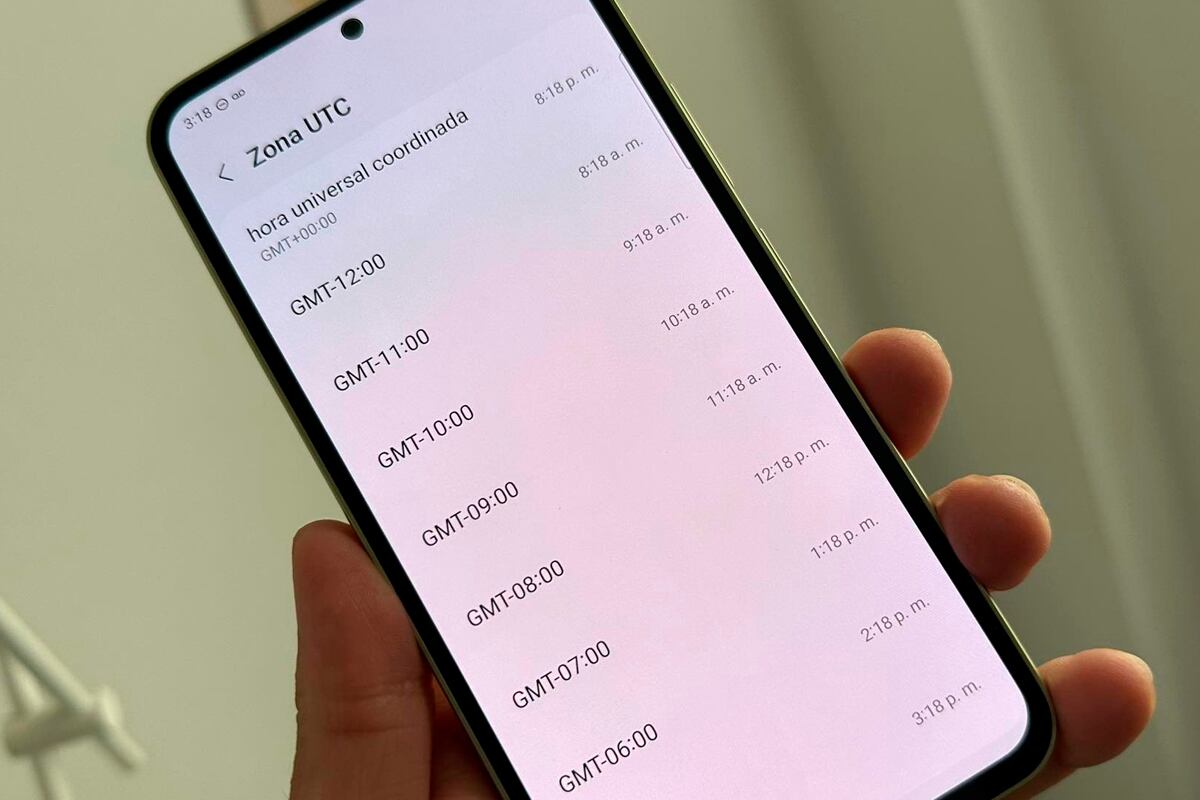 Con solo entrar a los ajustes de tu smartphone, podrás acceder al cambio de fecha y hora para WhatsApp. (Foto: MAG - Rommel Yupanqui)
