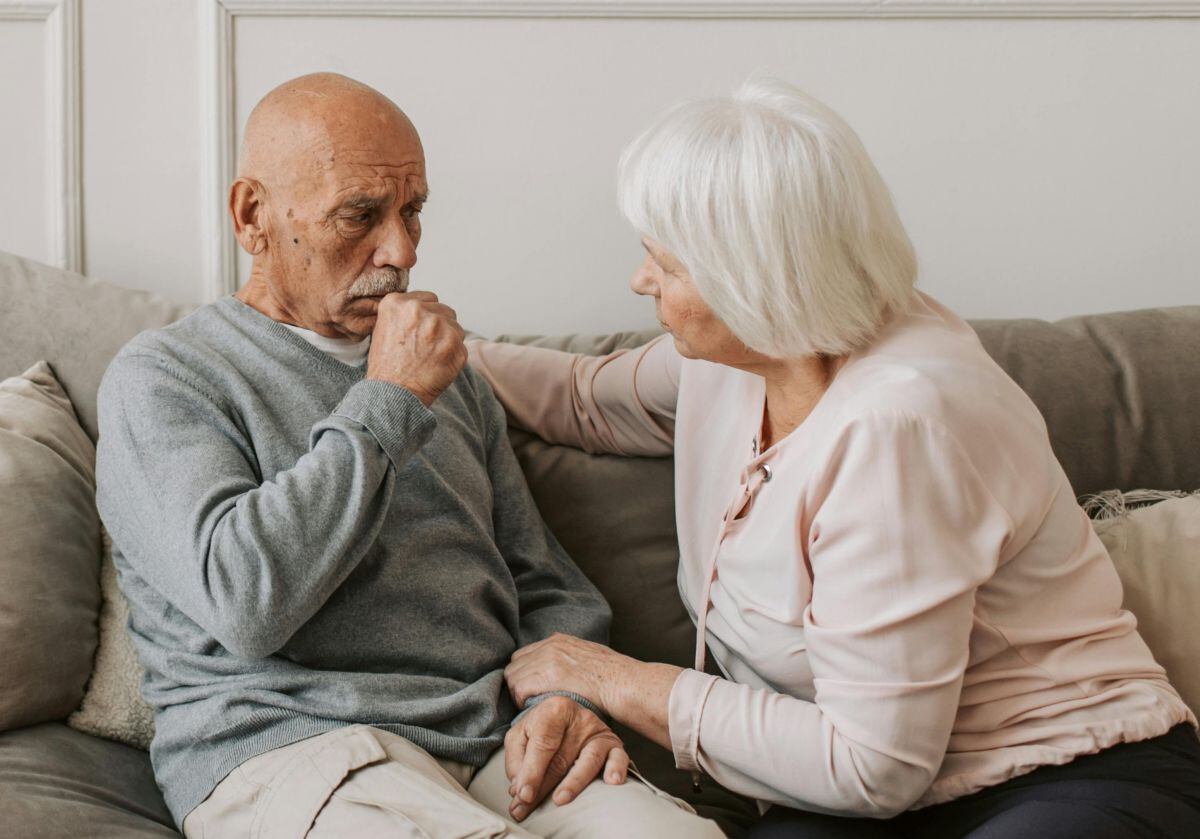 El estar tosiendo con frecuencia viene acompañado de otros problemas. (Foto: Vlada Karpovich / Pexels)