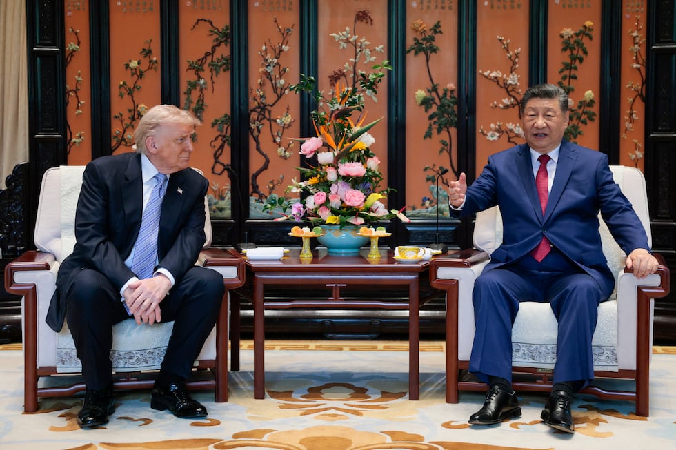Trump aseguró que de esta visita a Pekín, la primera de un mandatario estadounidense en casi una década, han salido “muy buenos resultados”. Foto: Evan Vucci / POOL / AFP