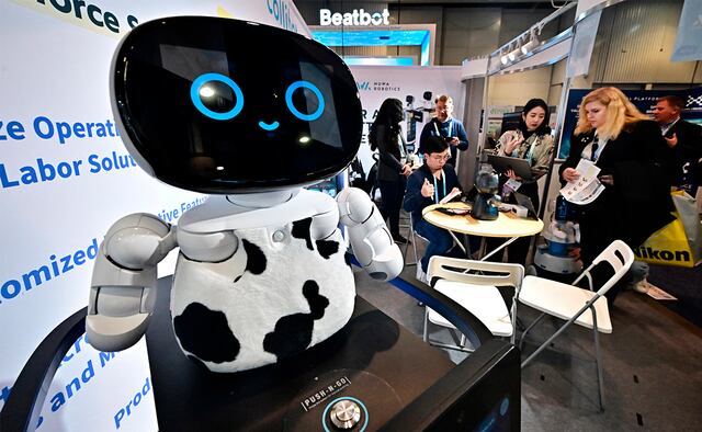 Collibot, un robot de servicio de Nuwa Robotics que puede adaptar software y hardware a cualquier escenario. (Foto: AFP)
