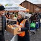 Oficial, habitantes de Illinois podrán recibir alimentos gratis del 14 al 16 de agosto: horarios y despensas