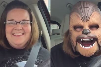 Risa de mujer con máscara de Chewbacca se vuelve viral