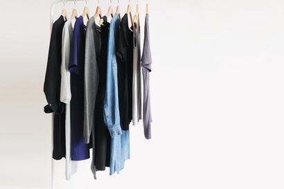 Armario cápsula : Qué es y por qué podría salvarte por las mañanas