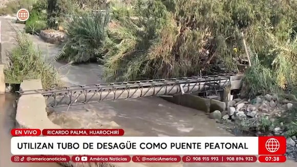 Huarochirí: usan canal de regadío como puente peatonal