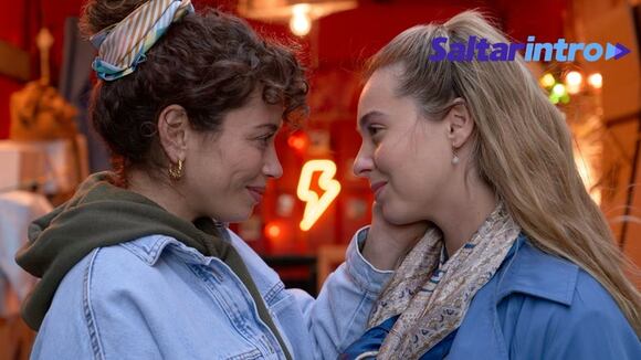 Actrices Luimelia responden las preguntas de sus fans. (Fuente: Saltar Intro)