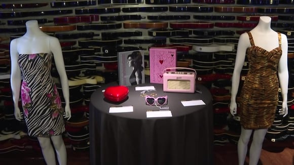 Ropa y objetos de Amy Winehouse salen a subasta por 2 millones de dólares