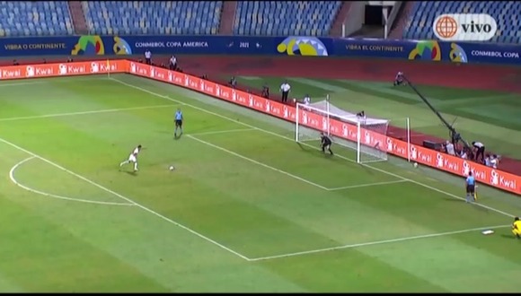 Christian Cueva no logró anotar en la tanda de penales decisiva de Perú vs. Paraguay. (Video: América TV)
