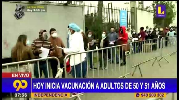 Largas colas para vacunación de adultos de 50 y 51 años