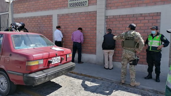 Arequipa: Detienen a tres sujetos que se hicieron pasar como policías para robarle dinero a jubilado (Video PNP)