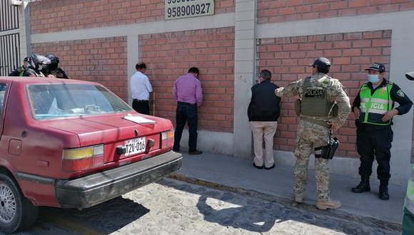 Arequipa: Detienen a tres sujetos que se hicieron pasar como policías para robarle dinero a jubilado (Video PNP)