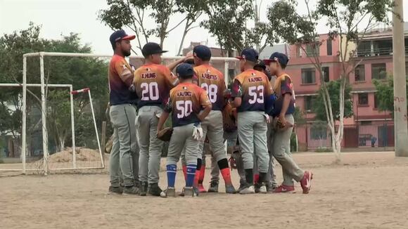 Niños venezolanos que migraron a Perú optan por el béisbol como refugio para alejarse de los vicios de la calle