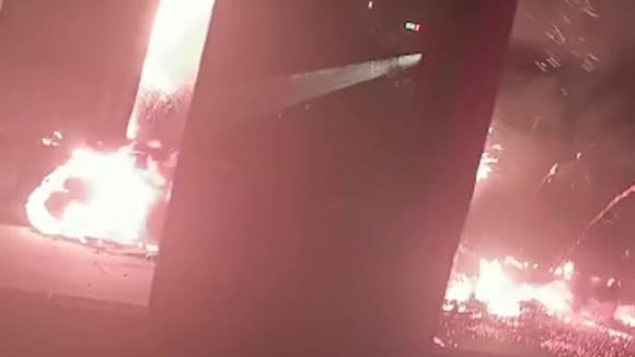 Extorsionadores queman bus cuyo chofer se negó a pagar cupo en Virú