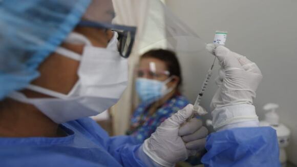 Incrementa el número de peruanos dispuestos a vacunarse contra la COVID-19